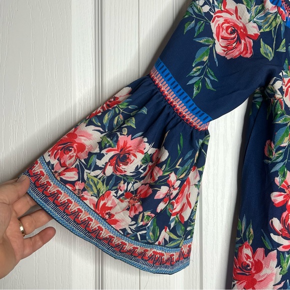 Jealous Tomato Small Women's Off Shoulder Boho Bell Sleeve Top Blue Floral EUC - Picture 3 of 8